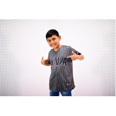 JERSEY GRIS RAYADO INFANTIL 2025